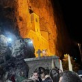 Izbio požar kod Ostroga: Vatrogasci ne mogu da priđu vatri