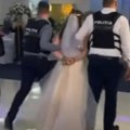Policija upala na venčanje, pa odvela mladu Oglasila se pevačica sa proslave i otkrila šta se dogodilo (video)