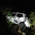 Strašna saobraćajna nesreća kod cetinja: Vozač renoa sleteo u provaliju duboku 150 metara, vatrogasci ga spasili