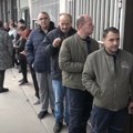 Kosovska Mitrovica: Ponovo veliki redovi ispred Poštanske štedionice, među građanima i studenti
