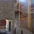 Preživele su erupciju Vezuva, ali flomaster turiste nisu – oštećena freska u Herkulanumu