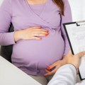 Sve je više žena u Srbiji koje postaju mame posle 50. godine: Broj starijih porodilja dupliran, a najčešće abortiraju one…