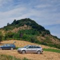 Promenljivo oblačno sa dužim sunčanim intervalima, krajem dana kiša