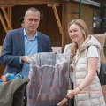Podeljena auto sedišta za još pedeset beba rođenih u zrenjaninskom porodilištu ove godine Dodela auto sedišta