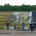 Neverovatni snimci napada Ukrajine na Ruske avione: Fpv dronovi lansirani iz kamiona i kućica blizu avio baza (video, foto)