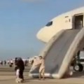 Drama u Antaliji Putnici evakuisani iz aviona toboganima (video)