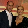 Dvorište Snežane i Milana Borjana kao sa stranica magazina: Bazen, garnitura i savršen travnjak FOTO