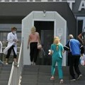 Mladić koga je zatrpala zemlja je stabilan i svestan: Niški Klinički centar