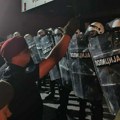 uživo Okršaj sa policijom ispred Filozofskog u Novom Sadu: Došlo do naguravanja, upotrebljen biber sprej