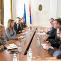 Mesarović sa gradonačelnikom Zrenjanina i predstavnicima sindikata DRAXLMAIER-a