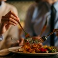 Najveće greške u ishrani u 40-im: Tiho vode ka gojenju, starenju i bolestima, stručnjaci objašnjavaju kako ih izbeći
