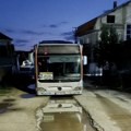 Pokvareni autobus Kanisa satima blokira saobraćaj u Mrštanu, meštani negoduju