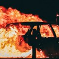 Automobil marke „porše” izgoreo noćas na Voždovcu