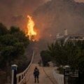 Šumski požar bjesni u blizini Atine, nove evakuacije