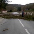 Olujno nevreme u Bajinoj Bašti – oštećen krov na školi, oborena stabla