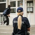 Evakuisana škola u Beogradu zbog dojave o bombi! Drama u centru grada, đaci i zaposleni u dvorištu (foto)