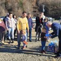 Svakog meseca po 100 evra: Uručene stipendije srpskoj deci i socijalno ugroženim porodicama na KiM