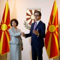 Siljanovska Davkova preuzela funkciju predsednika Severne Makedonije od Pendarovskog