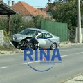 Sleteo sa puta i udario u ogradu: Teška nezgoda na čačanskom bulevaru, vozač automobila prebačen u bolnicu (FOTO)