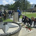 Zvaničnici položili vence na Groblju oslobodilaca Beograda povodom Dana pobede