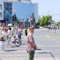 FOTO i VIDEO: Novosađani su i danas zastali na 16 minuta i odali poštu poginulima na železničkoj stanici