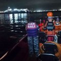 Десеци несталих након што је трајект са 65 људи потонуо код индонезијског отока Бали