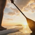 Vetar odneo Poljaka i dete na sup dasci od Omiša do Brača