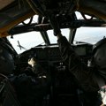 Drama na nebu: Američki bombarder se nadvio nad putničkim avionom FOTO