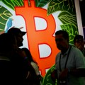 Bitcoin ispod 72.000 dolara, dok tržište prolazi kroz krizu poverenja
