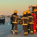 (Foto) Mladići prevezeni na reanimaciju Detalji teške saobraćajne nesreće na Zrenjaninskom putu: Zadobili višestruke povrede…
