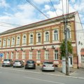 Uzbuna usred noći u Domu učenika: Prestrašeni đaci izlazili iz soba, vatrogasci intervenisali Dom učenika Zrenjanin