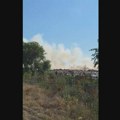 (VIDEO/FOTO) Požar na deponiji u Kovinu, na terenu jedno vatrogasno vozilo