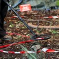Detektorom za metal našao je kamen koji je čuvao godinama: Svi su mislili da je unutra zlato, a onda shvatili da je još…