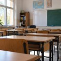 Drama u osnovnoj školi: Plafon se obrušio tokom nastave, povređen učenik drugog razreda