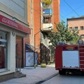 Gori salon u Čačku, svi "izleteli" iz objekta! Požar u centru grada, paljevina se osetila u celoj ulici (foto)