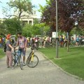 Бициклисти у протесној вожњи Београдом: Планирана блокада једне траке Панчевачког моста