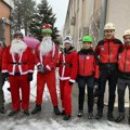 VIDEO: GSS održala akciju “Deda Mraz sa krova” za mališane na lečenju u ZC Valjevo