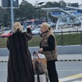 (Video) Vesna Zmijanac sama vuče stvari, otežano hoda: Pevačica u trenerci i prsluku stigla u Beograd, a tek da čujete cenu…