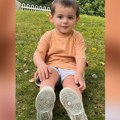 Ovo je dečak na kog je pao spomenik dok je sa roditeljima bio na groblju: Lekari uzalud pokušali da ga spasu