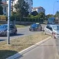 Saobraćajka na Čukarici, stvaraju se manje gužve: Desna strana jednog vozila potpuno uništena, odvaljen i točak (video)