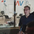 "Uaaa": Kako su građani ispratili Vučića iz razlupanih prostorija SNS (VIDEO)