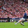 Arsenal slavi „zlatne rezerve“, debitant Rojal Union šokirao PSV
