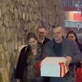 Rodići stigli na slavu kod Ražantovića: Bogdanu i Danijeli ruke pune poklona, ona dala sud o Ceci kao domaćici