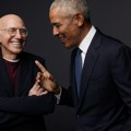 Barak Obama snimio seriju (video, foto) Ovu komediju ne smete propustiti: U sve je bila uključena i Mišel! Gledaće je ceo…