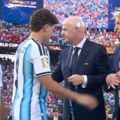 Ceo svet bruji o onom što je igrač Argentine uradio Donaldu Trampu posle finala Mundijala