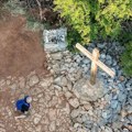 Запаљен олтар у Међугорју, оскрнављени кипови Госпе