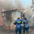 Požari u Grčkoj: Spaseno 12 ljudi, u gašenju učestvuju avioni i helikopteri