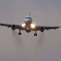 Rupe na trupu i krilima: Oluja oštetila putnički avion (foto)
