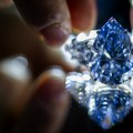 Čuveni plavi dijamant prodat na aukciji za 44 miliona dolara