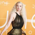 Anja na premijeri dugo očekivanog nastavka filma! Kao da je "iskočila" iz njega, u duploj haljini parira kolegama